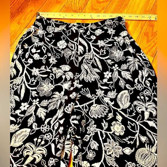 Sara Campbell Pants - SARA Campbell Classic Floral Aesthetic Black White Lined Pants Size 10 P Gift